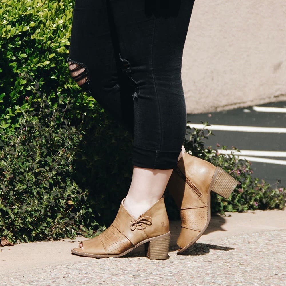 ❌SOLD❌NIB Roan Bed Stu Katherine 9 40 Leather Peep Toe Asymmetrical Booties Bone - Picture 9 of 11
